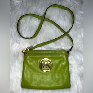 Green Michael Kors crossbody wallet bag